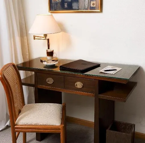 Standard Queen Room